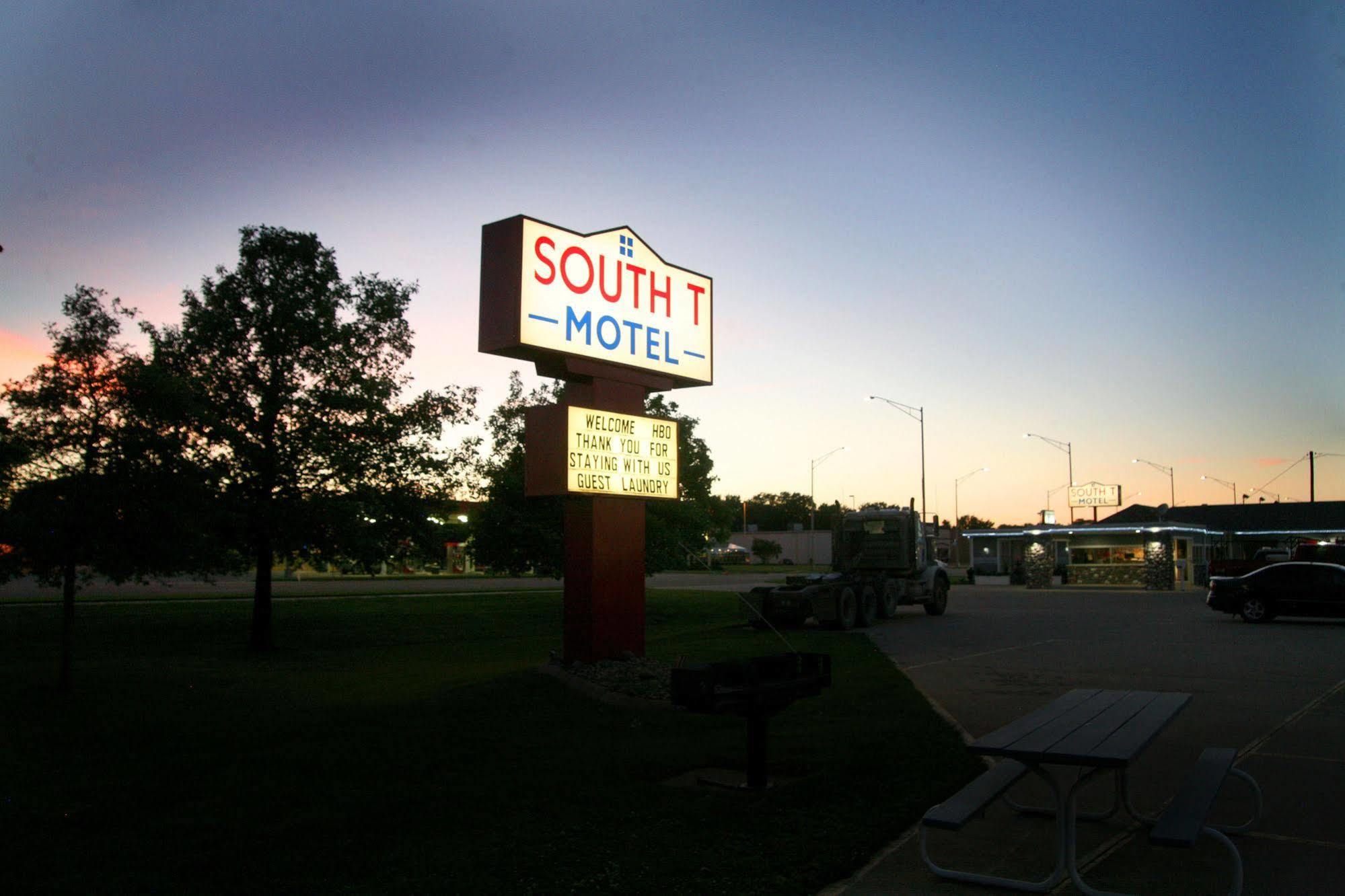 South T Motel Spencer Exterior photo